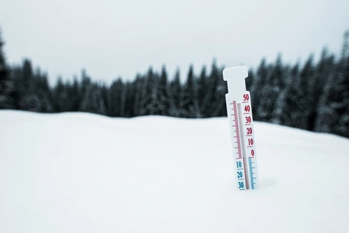 eSystem's Winter Weather Hazards Toolbox Talk Part 2 - Working in Snow (HTML5) training course